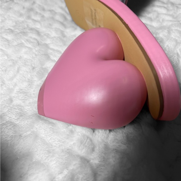 Beautiful Heart Shaped Heels 🩷 - Picture 8 of 10